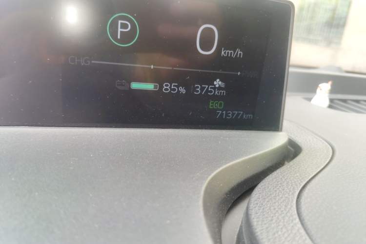 Used Toyota bZ3 2023 517 km Elite PRO Odometer Close Up