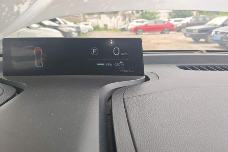 Used Toyota bZ3 2023 517 km Elite PRO Odometer Close Up