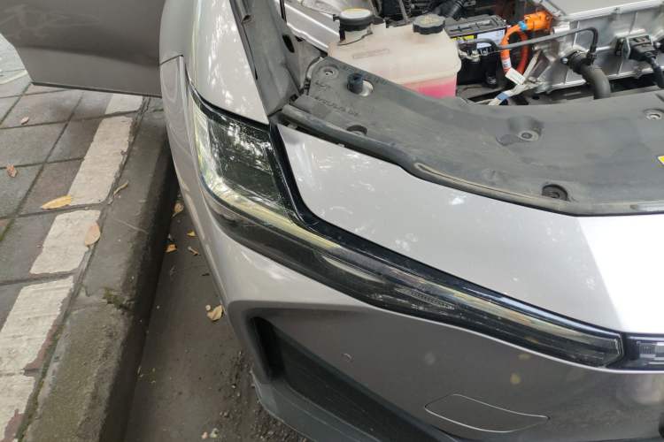 Used Toyota bZ3 2023 517 km Elite PRO Right Front Headlight