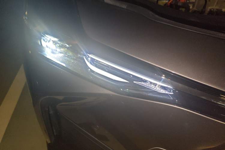 Used Toyota bZ3 2023 517 km Elite PRO Right Front Headlight