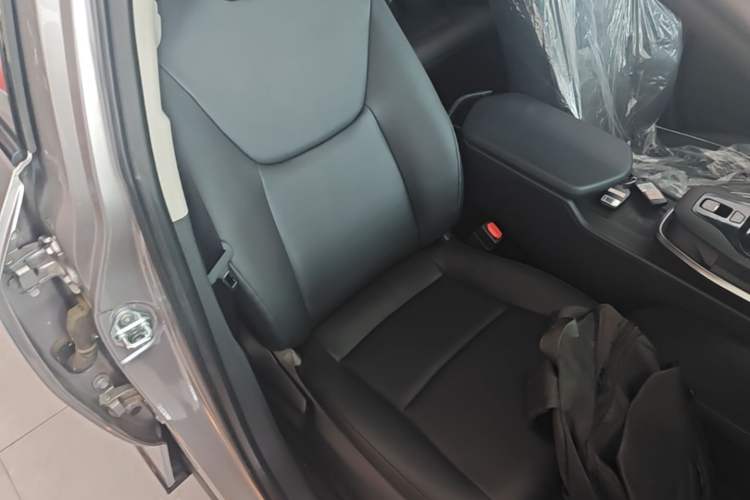 Used Toyota bZ3 2023 517 km Elite PRO Right Front Seat