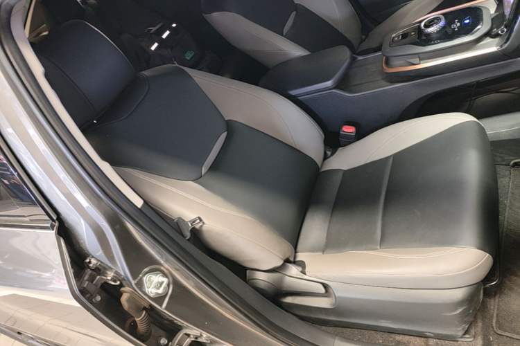 Used Toyota bZ3 2023 616 km Long-Range PRO Right Front Seat