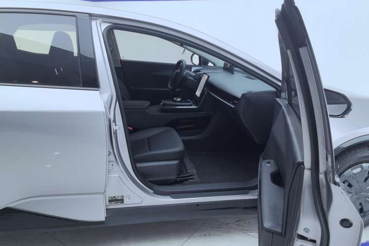Used Toyota bZ3 2023 517 km Elite PRO Right Front Seat