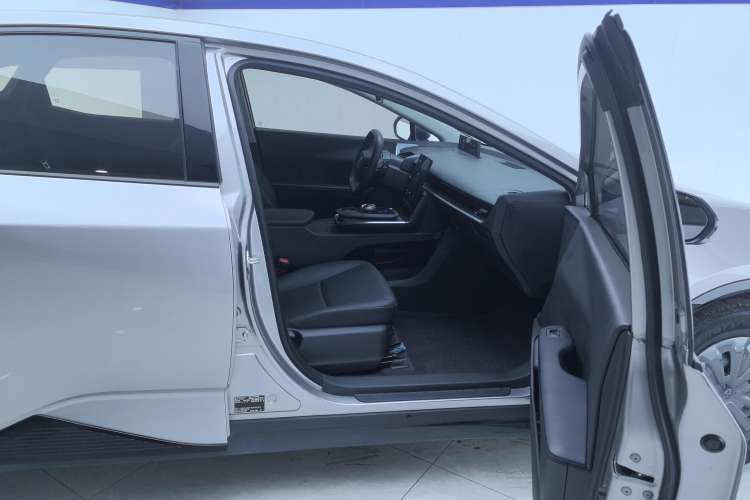 Used Toyota bZ3 2023 517 km Elite PRO Right Front Seat