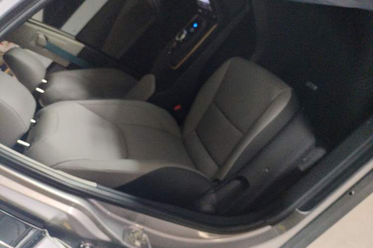 Used Toyota bZ3 2023 517 km Elite PRO Right Front Seat