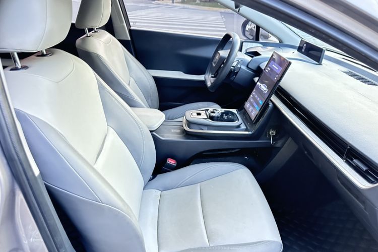 Used Toyota bZ3 2023 517 km Elite PRO Right Front Seat