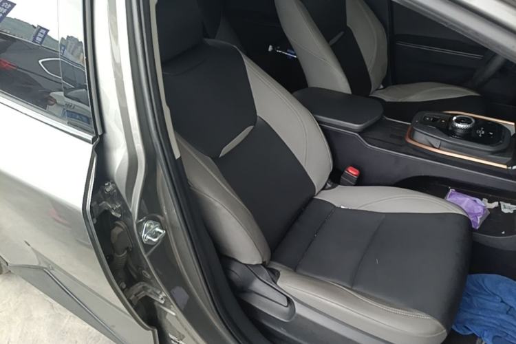 Used Toyota bZ3 2023 616 km Long-Range PRO Right Front Seat
