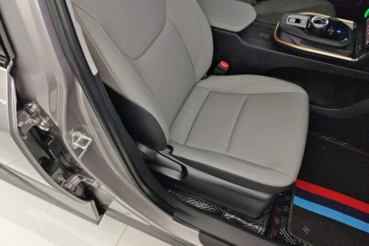 Used Toyota bZ3 2023 517 km Elite PRO Right Front Seat