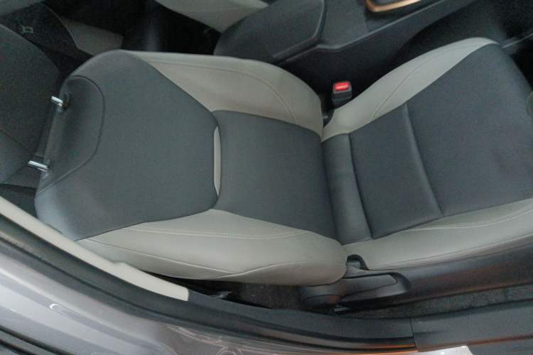 Used Toyota bZ3 2023 517 km Elite PRO Right Front Seat