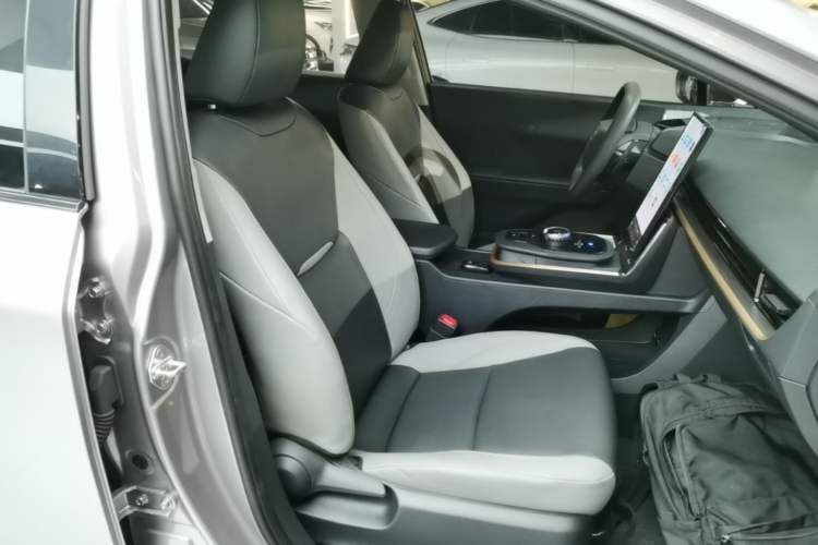 Used Toyota bZ3 2023 517 km Elite PRO Right Front Seat