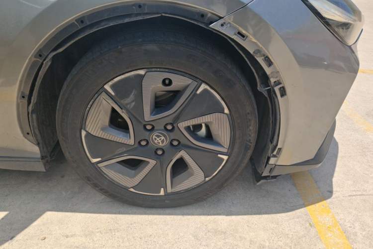 Used Toyota bZ3 2023 616 km Long-Range PRO Right Front Wheel Hub