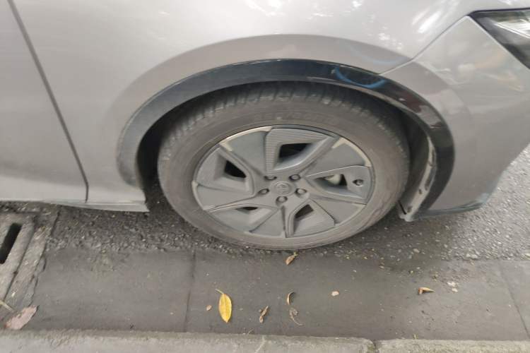 Used Toyota bZ3 2023 517 km Elite PRO Right Front Wheel Hub