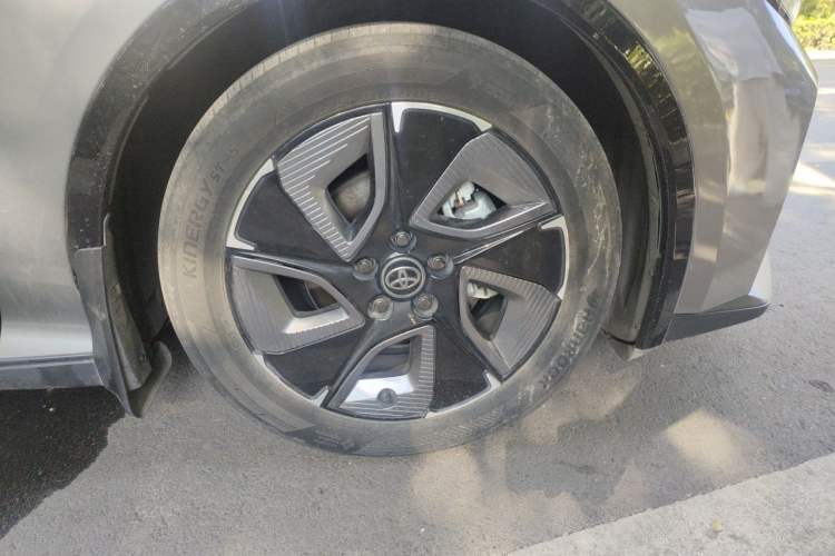 Used Toyota bZ3 2023 616 km Long-Range PRO Right Front Wheel Hub
