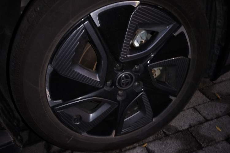 Used Toyota bZ3 2023 517 km Elite PRO Right Front Wheel Hub