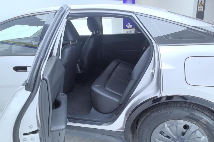 Used Toyota bZ3 2023 517 km Elite PRO Right Rear Seat