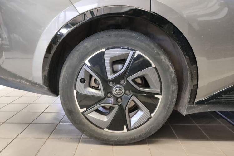 Used Toyota bZ3 2023 616 km Long-Range PRO Right Rear Wheel Hub