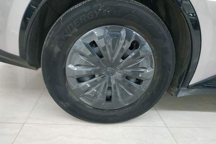 Used Toyota bZ3 2023 517 km Elite PRO Right Rear Wheel Hub