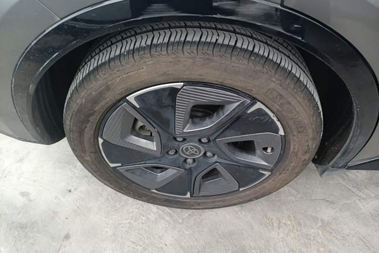Used Toyota bZ3 2023 616 km Long-Range PRO Right Rear Wheel Hub