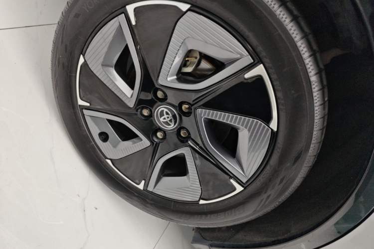 Used Toyota bZ3 2023 517 km Elite PRO Right Rear Wheel Hub