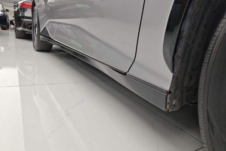 Used Toyota bZ3 2023 517 km Elite PRO Right Side Sill
