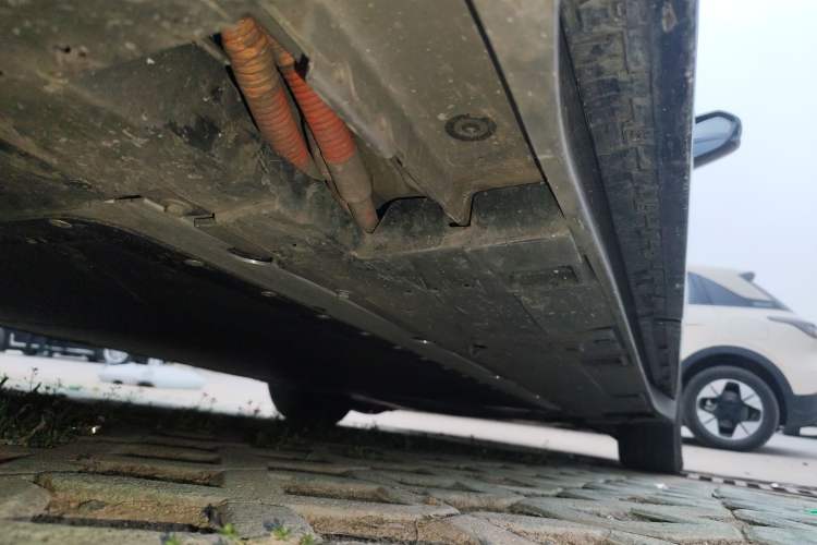 Used Toyota bZ3 2023 517 km Elite PRO Right Side Sill