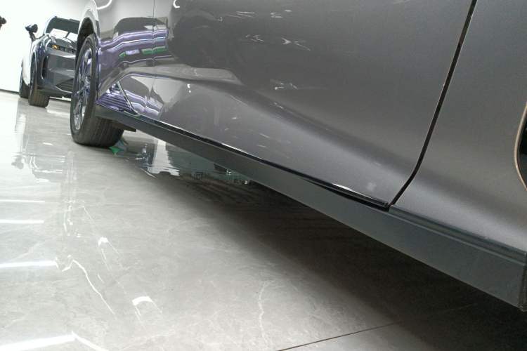 Used Toyota bZ3 2023 517 km Elite PRO Right Side Sill