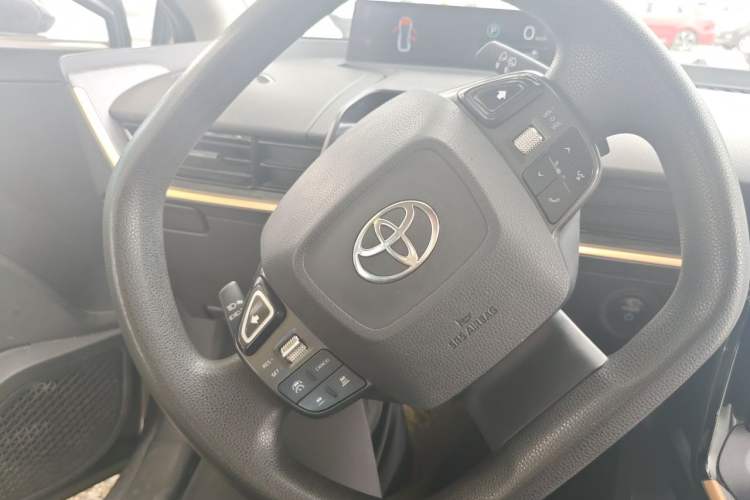 Used Toyota bZ3 2023 517 km Elite PRO Steering Wheel