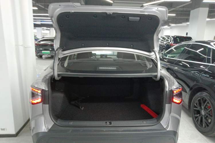 Used Toyota bZ3 2023 517 km Elite PRO Trunk