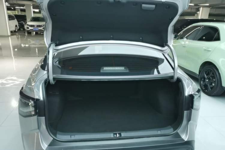 Used Toyota bZ3 2023 517 km Elite PRO Trunk