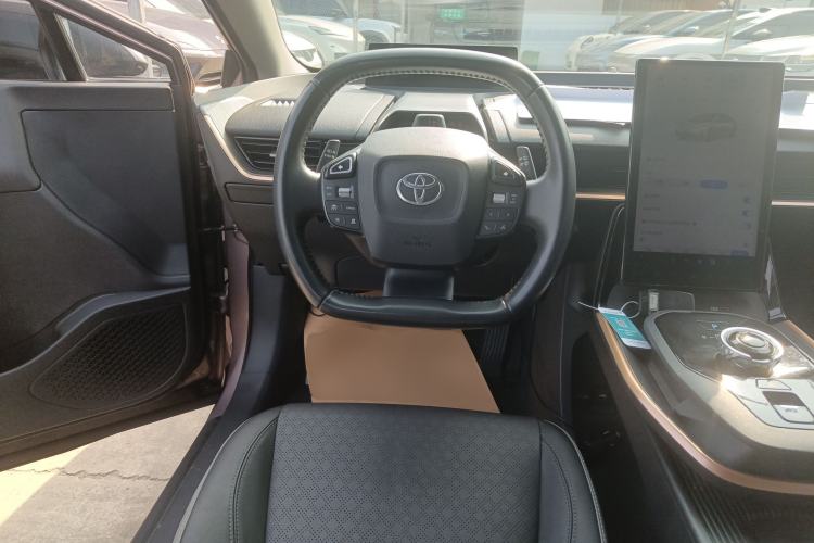 Used Toyota bZ3 2023 616 km Long-Range Premium Steering Wheel
