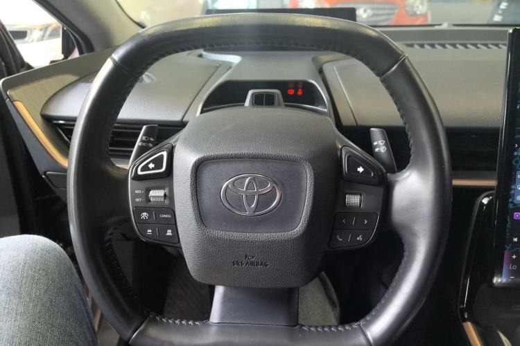 Used Toyota bZ3 2023 616 km Long-Range Premium Steering Wheel