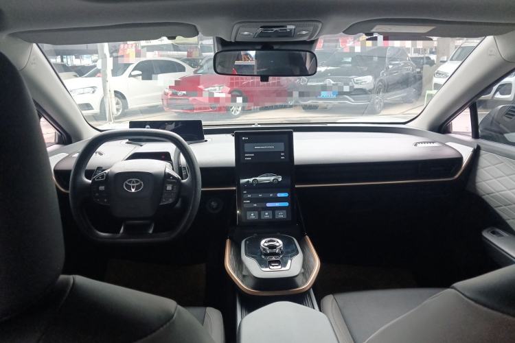 Used Toyota bZ3 2023 517 km Elite PRO Center Console