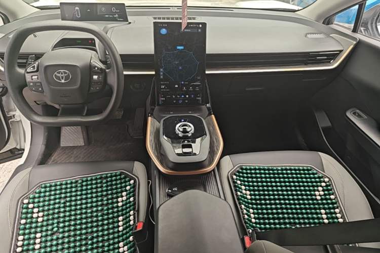 Used Toyota bZ3 2023 517 km Elite PRO Center Console
