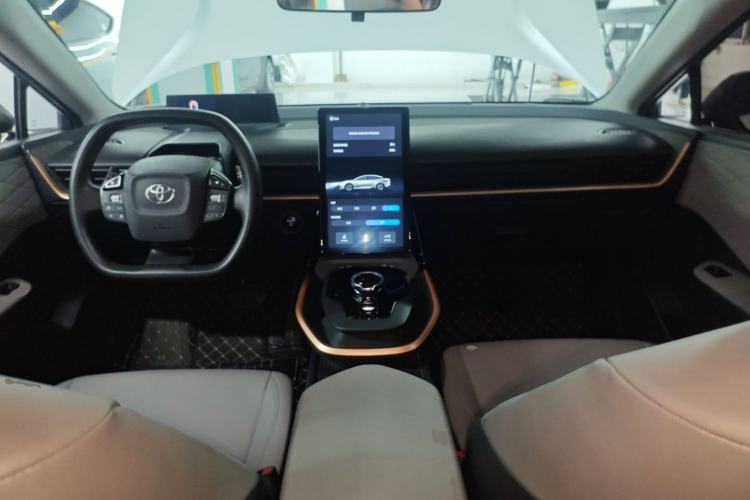 Used Toyota bZ3 2023 517 km Elite PRO Center Console