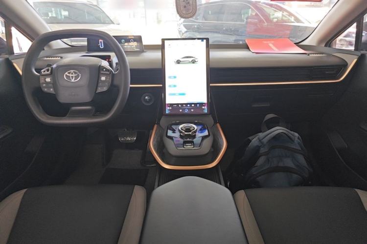 Used Toyota bZ3 2023 517 km Elite PRO Center Console