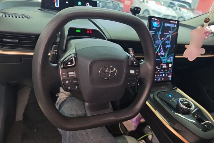Used Toyota bZ3 2023 517 km Elite PRO Center Console
