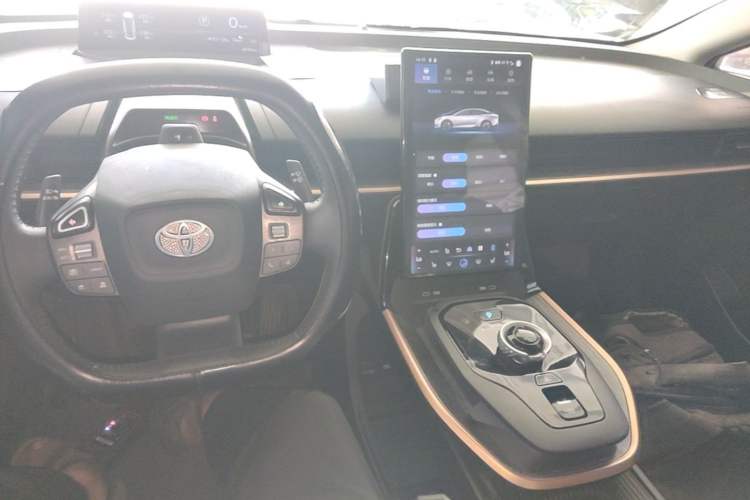 Used Toyota bZ3 2023 616 km Long-Range Premium Center Console