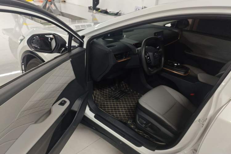 Used Toyota bZ3 2023 517 km Elite PRO Driver Seat