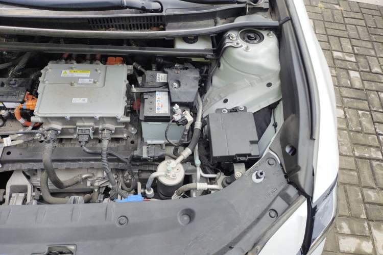 Used Toyota bZ3 2023 517 km Elite PRO Engine Bay Left