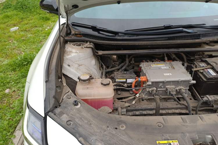 Used Toyota bZ3 2023 616 km Long-Range Premium Engine Bay Right