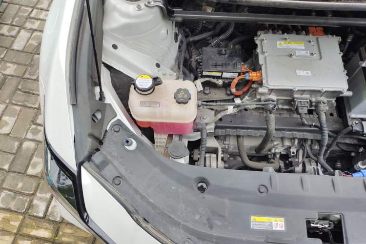 Used Toyota bZ3 2023 517 km Elite PRO Engine Bay Right