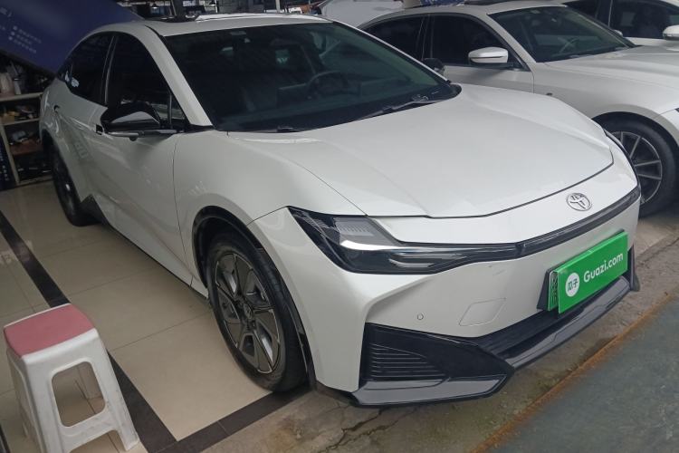 Used Toyota bZ3 2023 517 km Elite PRO Front Right 45 Deg