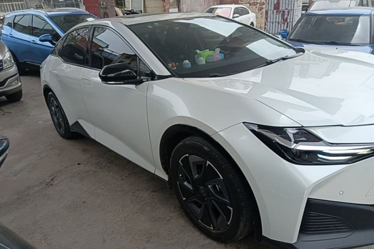 Used Toyota bZ3 2023 517 km Elite PRO Front Right 45 Deg