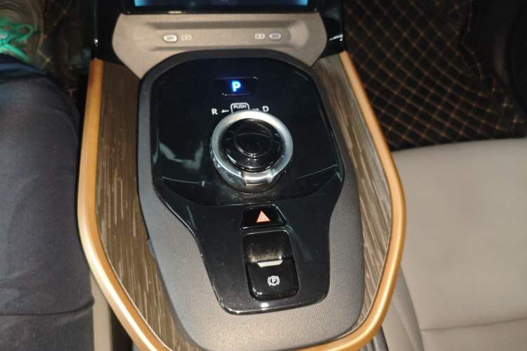 Used Toyota bZ3 2023 517 km Elite PRO Gear Lever