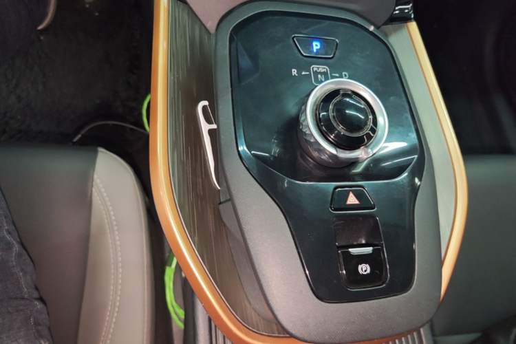 Used Toyota bZ3 2023 517 km Elite PRO Gear Lever