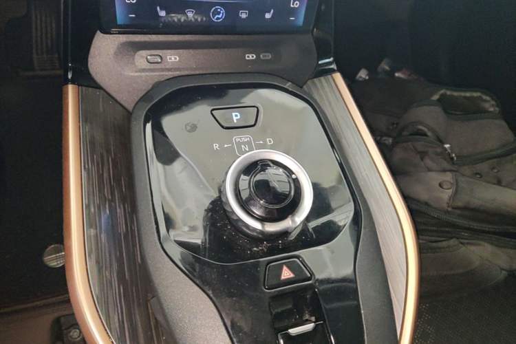 Used Toyota bZ3 2023 616 km Long-Range Premium Gear Lever