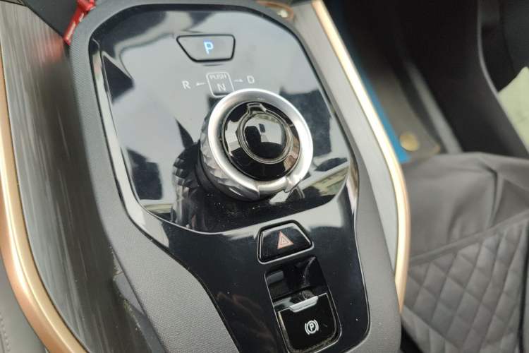 Used Toyota bZ3 2023 517 km Elite PRO Gear Lever