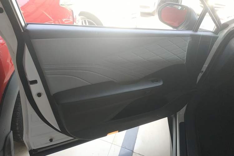 Used Toyota bZ3 2023 517 km Elite PRO Left Front Door Interior
