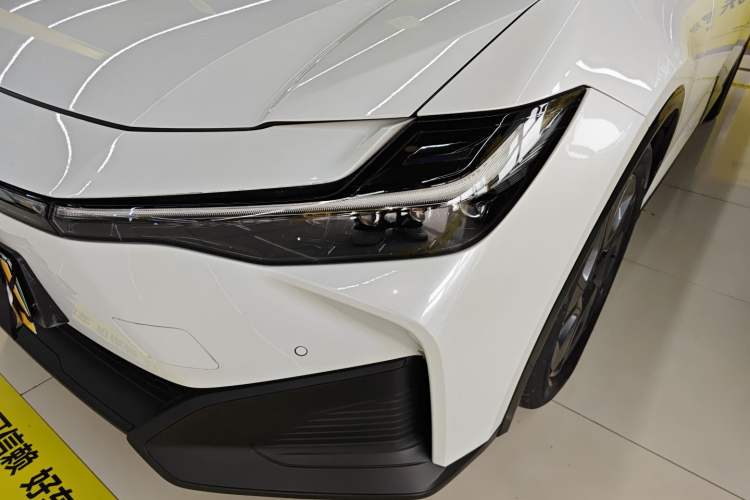 Used Toyota bZ3 2023 517 km Elite PRO Left Front Headlight