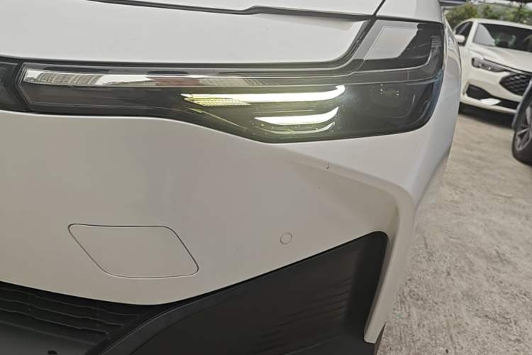 Used Toyota bZ3 2023 517 km Elite PRO Left Front Headlight